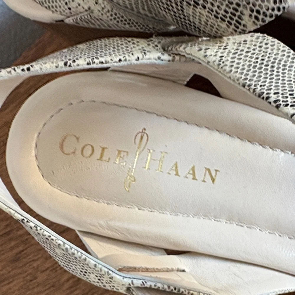 Cole Haan Tali Snakeskin Sandals with Gold Buckle Nike Air Cushion Women’s 7.5 B